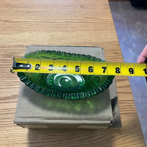 Vintage L.E. Smith Emerald Green Cut Glass Oval Candy Bowl Star Pattern - Picture 2 of 6